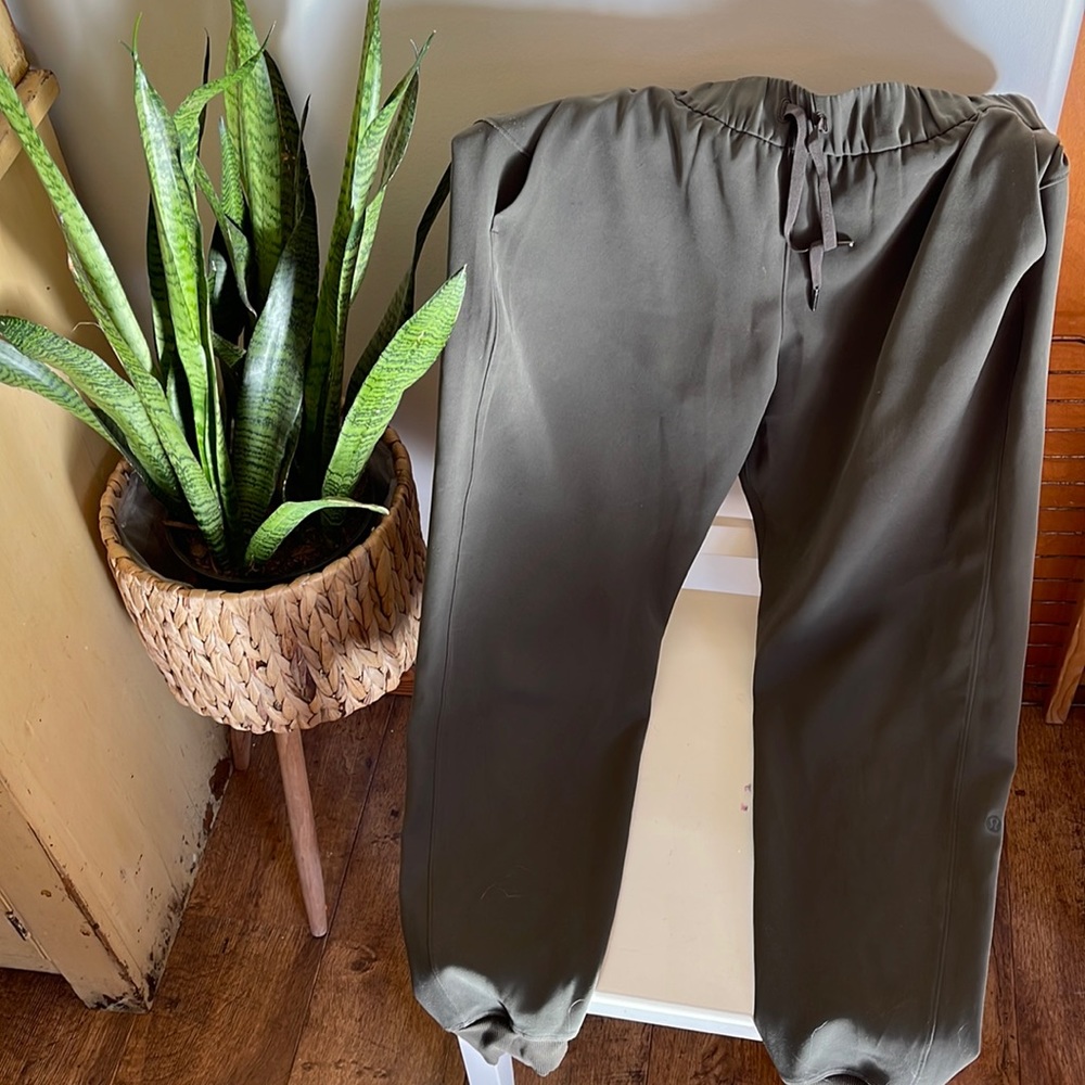 Size 10 Lululemon On the Fly